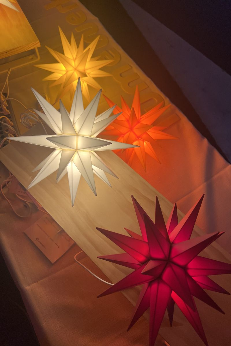 Asortment of single coloured stars